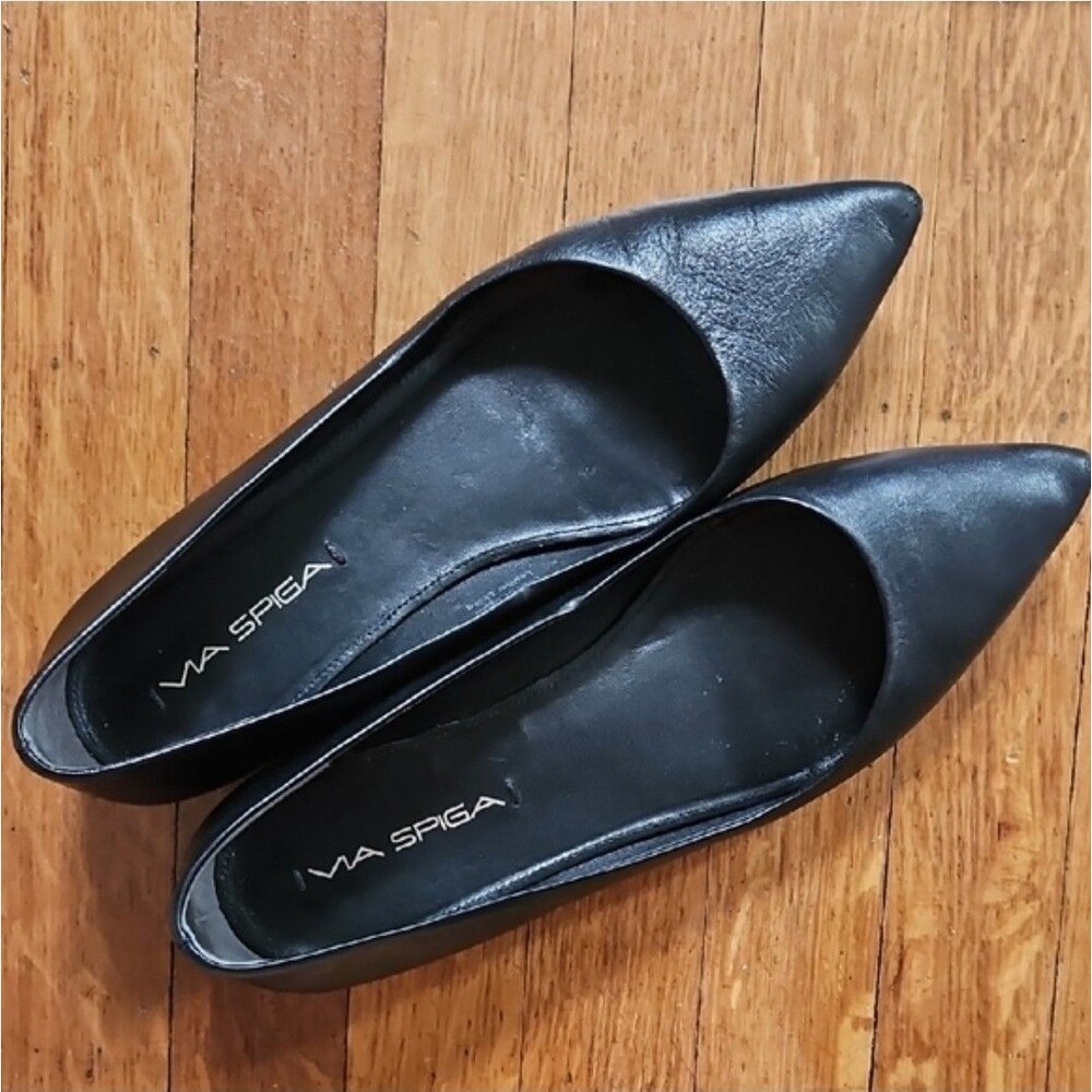 Via Spiga Black leather Pointed Toe Flats Sz 7 M Block heel With Silver Accent